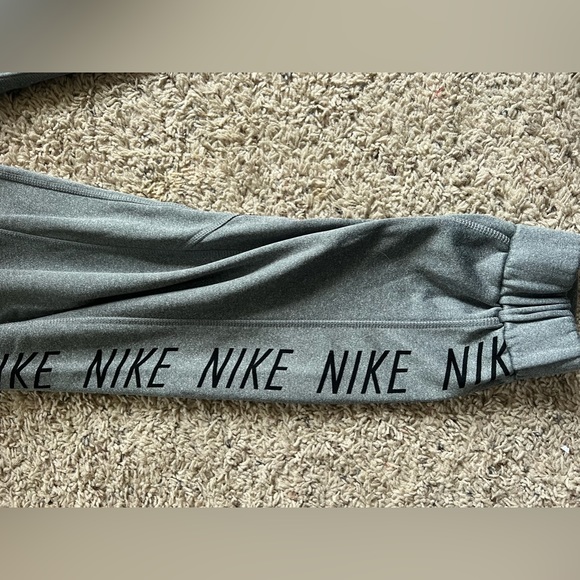nike sweatpants - Picture 4 of 4